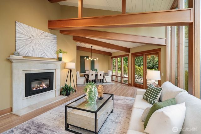 7816 NE 32nd Street, Medina, WA 98039
