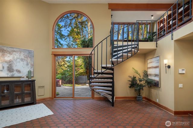 7816 NE 32nd Street, Medina, WA 98039