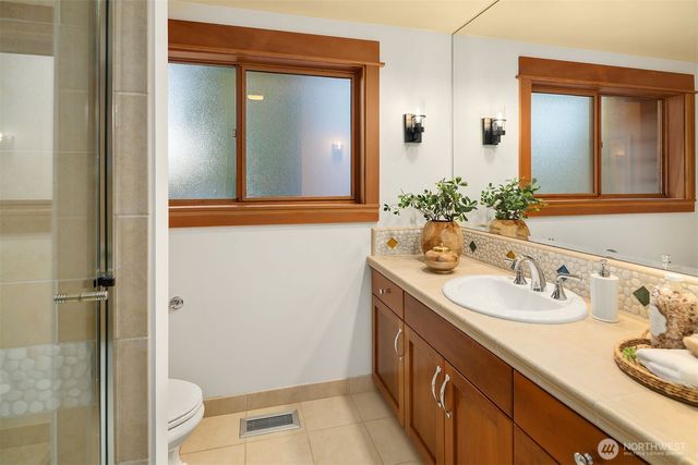 7816 NE 32nd Street, Medina, WA 98039