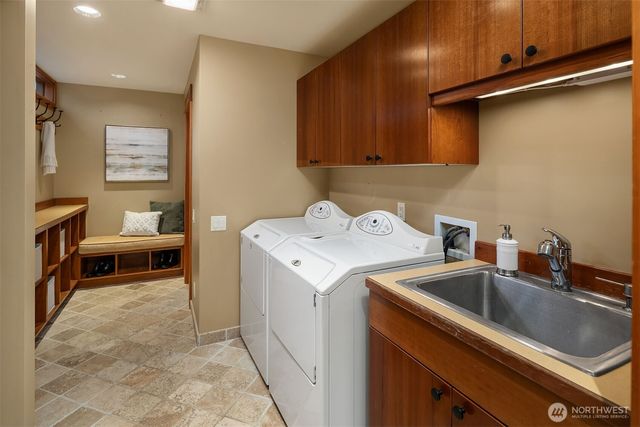 7816 NE 32nd Street, Medina, WA 98039