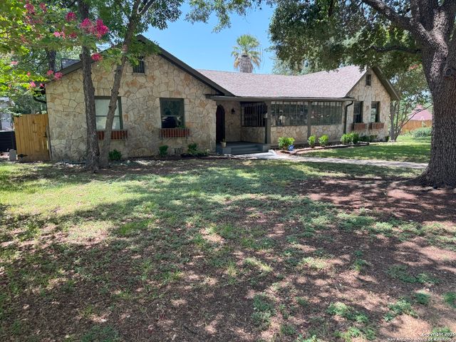 2170 W KINGS, San Antonio, TX 78201