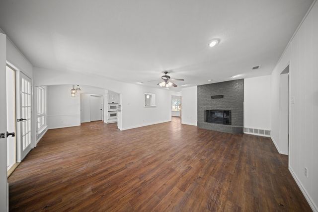 203 Oak Forest Trail, Euless, TX 76039