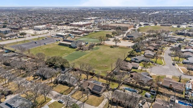 203 Oak Forest Trail, Euless, TX 76039