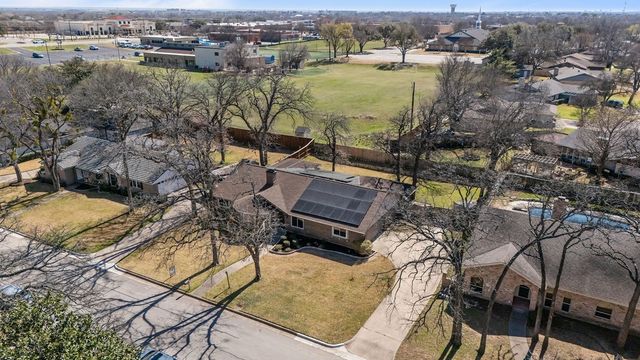 203 Oak Forest Trail, Euless, TX 76039