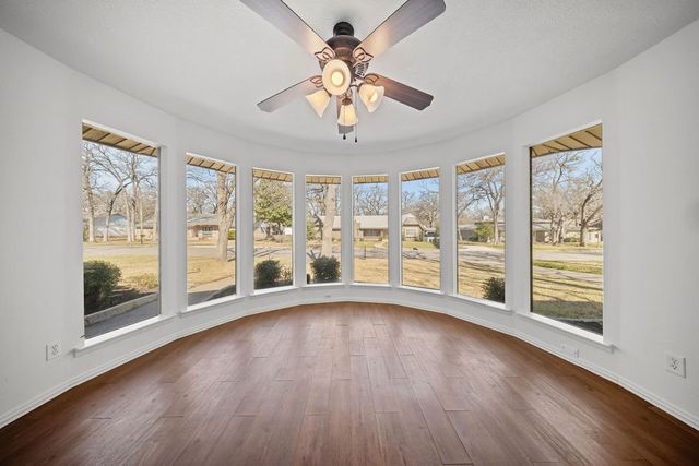 203 Oak Forest Trail, Euless, TX 76039