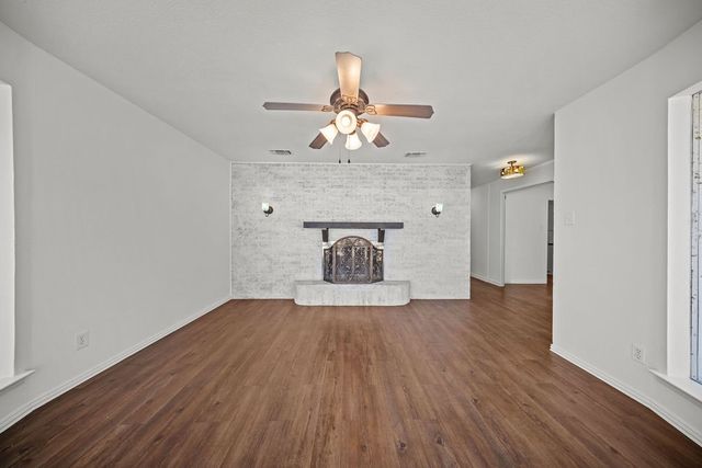 203 Oak Forest Trail, Euless, TX 76039