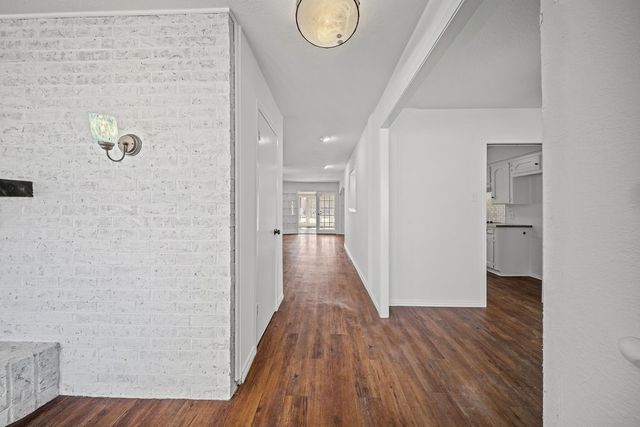 203 Oak Forest Trail, Euless, TX 76039