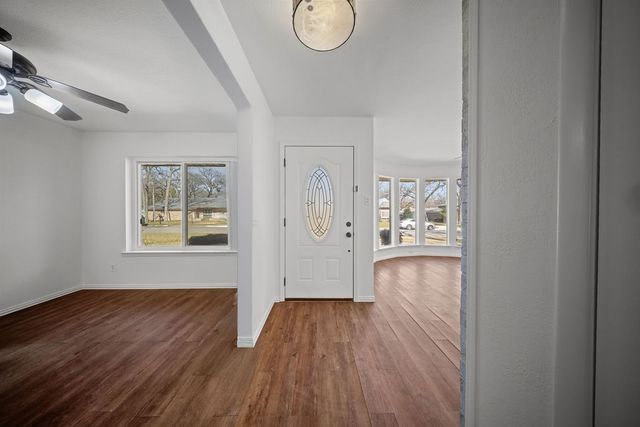 203 Oak Forest Trail, Euless, TX 76039