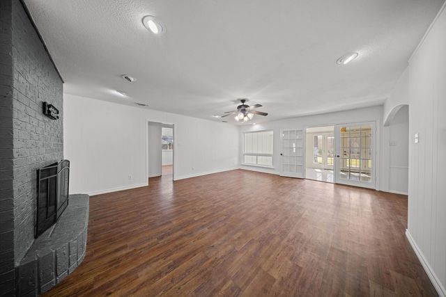 203 Oak Forest Trail, Euless, TX 76039