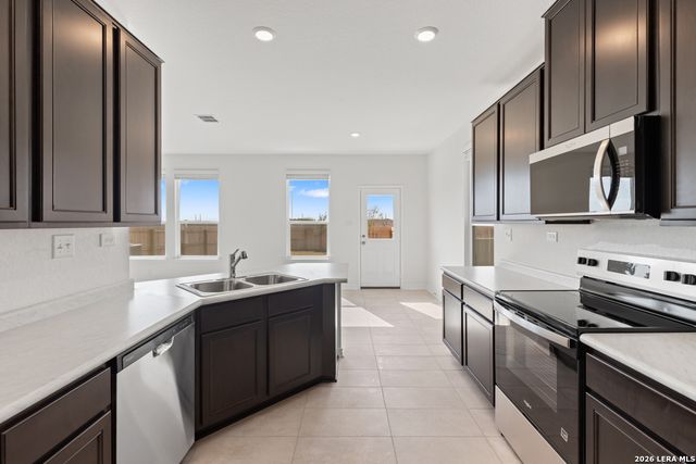 7551 FISHBOWL LANE, San Antonio, TX 78253