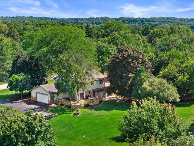1799 Woodsfield DRIVE, Richfield, WI 53076
