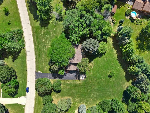 1799 Woodsfield DRIVE, Richfield, WI 53076