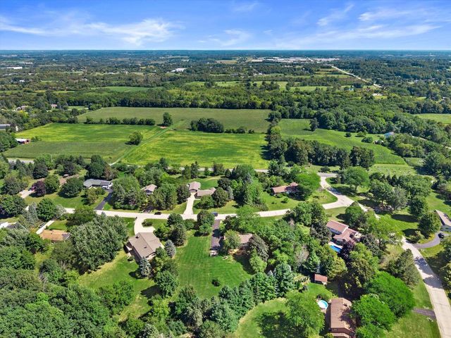 1799 Woodsfield DRIVE, Richfield, WI 53076