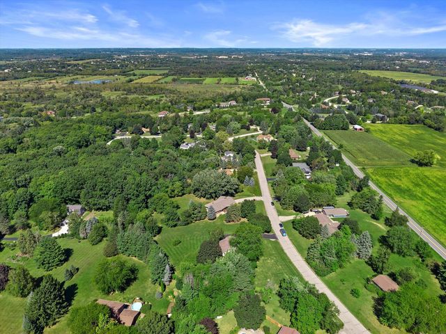 1799 Woodsfield DRIVE, Richfield, WI 53076