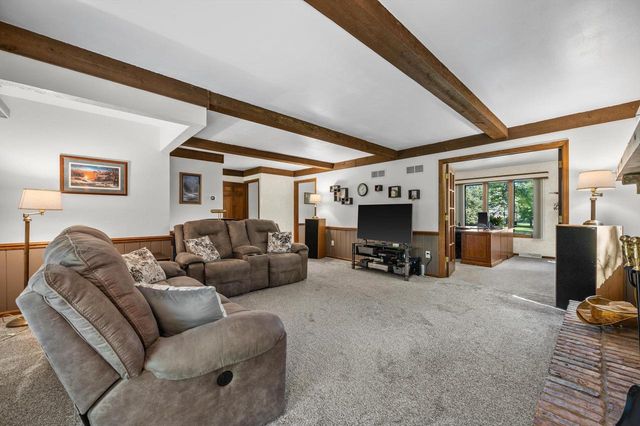 1799 Woodsfield DRIVE, Richfield, WI 53076