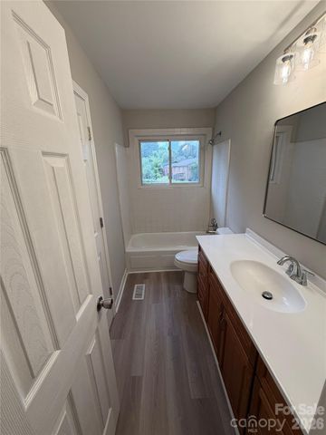 2824 Cedarhurst Drive, Charlotte, NC 28269