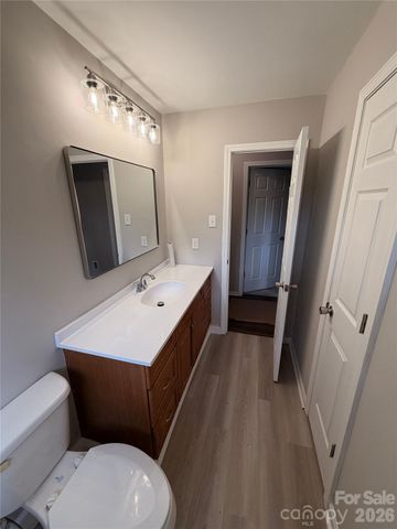 2824 Cedarhurst Drive, Charlotte, NC 28269