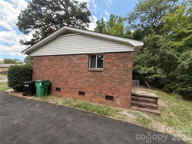 2824 Cedarhurst Drive, Charlotte, NC 28269