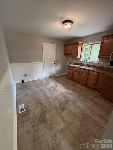2824 Cedarhurst Drive, Charlotte, NC 28269
