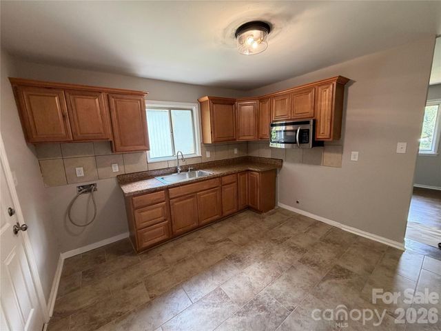 2824 Cedarhurst Drive, Charlotte, NC 28269