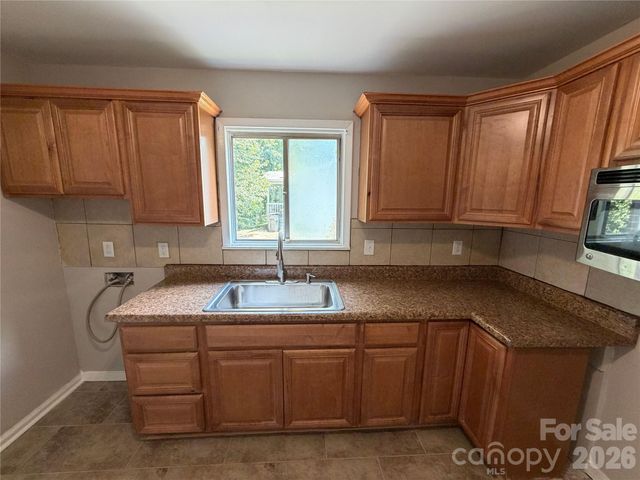 2824 Cedarhurst Drive, Charlotte, NC 28269
