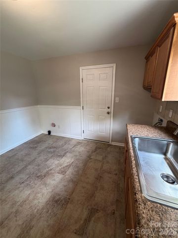 2824 Cedarhurst Drive, Charlotte, NC 28269