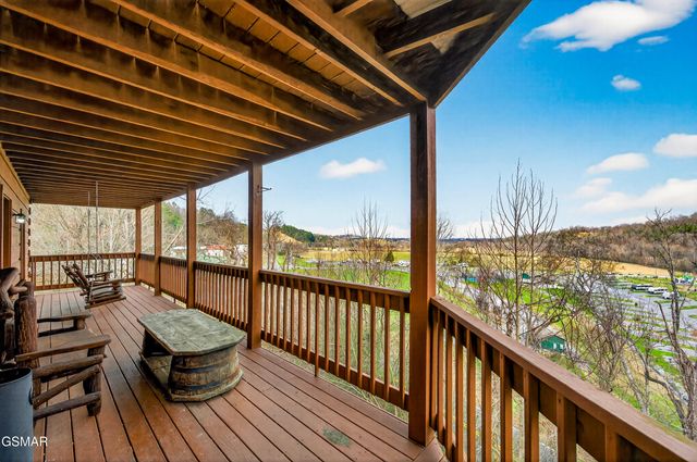 2613 Willow Heights Way, Sevierville, TN 37876