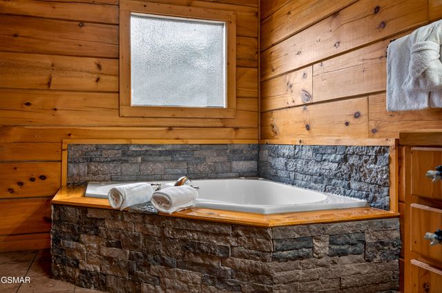 2613 Willow Heights Way, Sevierville, TN 37876