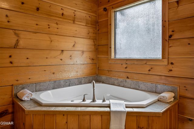 2613 Willow Heights Way, Sevierville, TN 37876