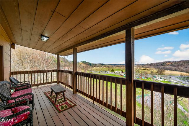 2613 Willow Heights Way, Sevierville, TN 37876