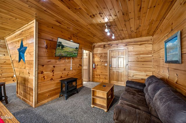 2613 Willow Heights Way, Sevierville, TN 37876