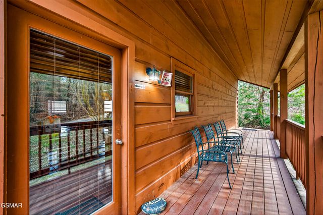 2613 Willow Heights Way, Sevierville, TN 37876