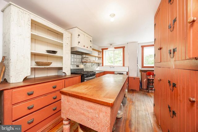 1011 STATE RD, Lincoln University, PA 19352