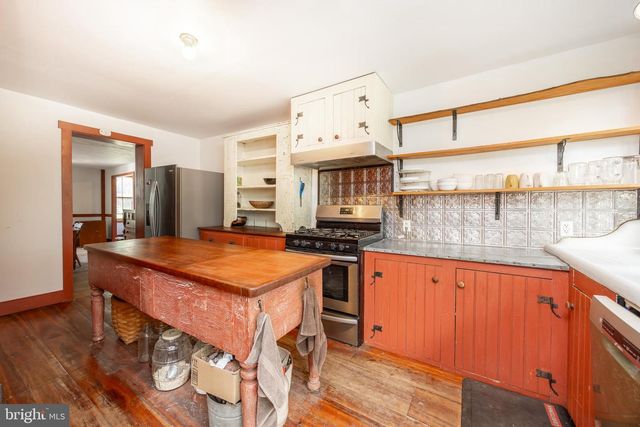 1011 STATE RD, Lincoln University, PA 19352