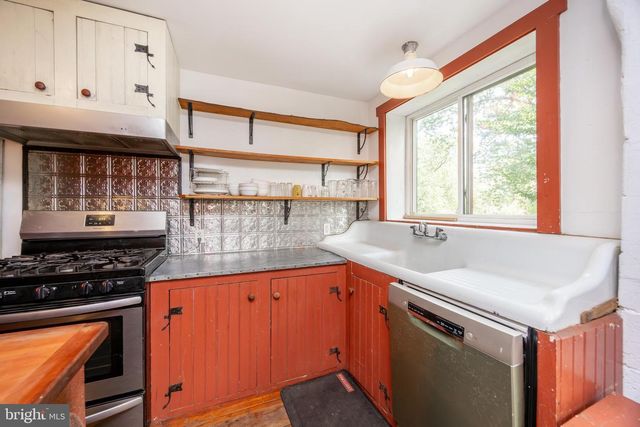 1011 STATE RD, Lincoln University, PA 19352