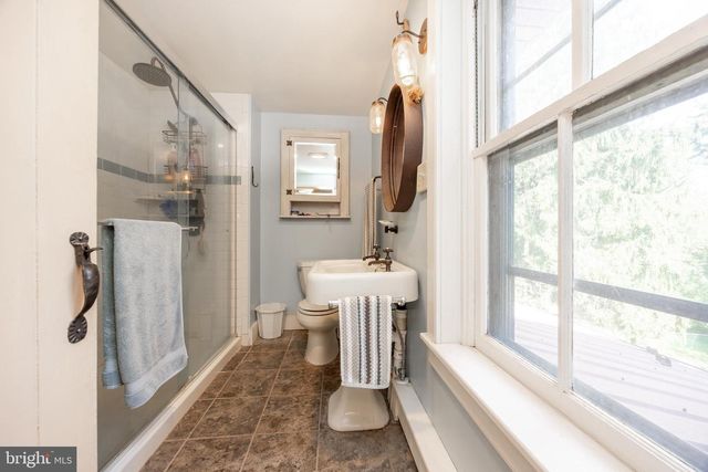 1011 STATE RD, Lincoln University, PA 19352