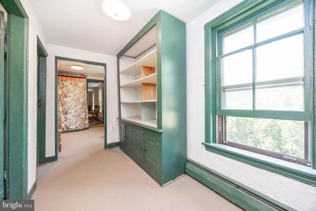 1011 STATE RD, Lincoln University, PA 19352