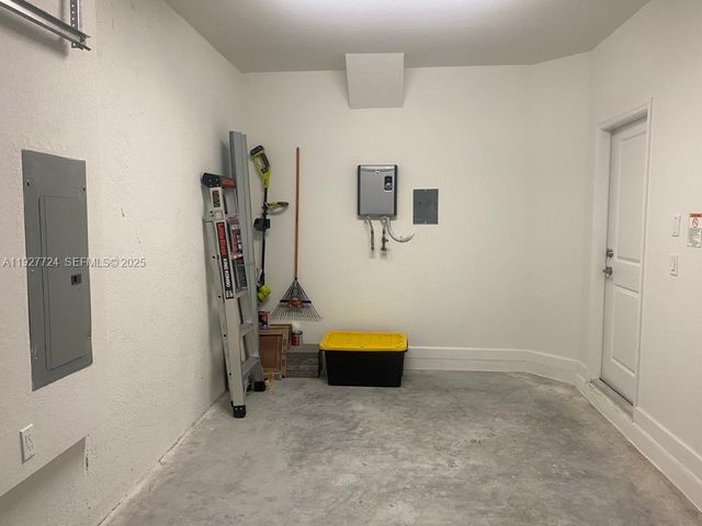 2603 SE 11th St 2603, Homestead, FL 33035