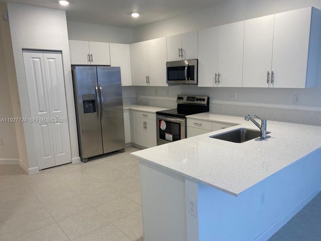 2603 SE 11th St 2603, Homestead, FL 33035