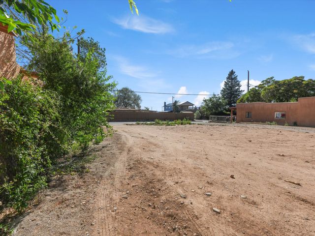 813 Baca Street, Santa Fe, NM 87505