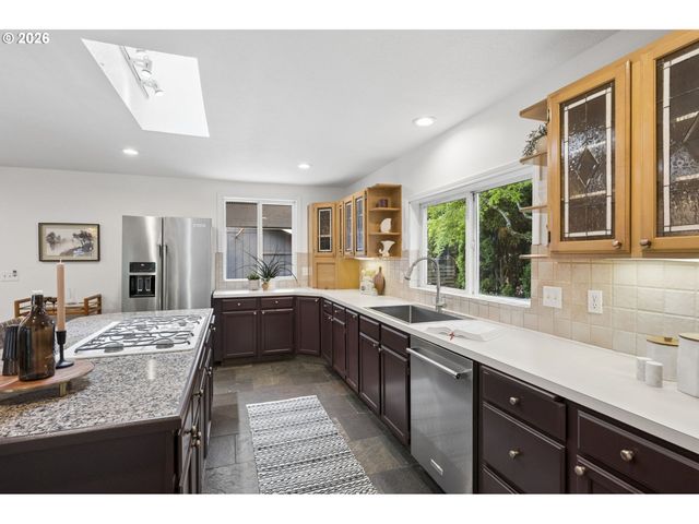 2853 Ne 77TH Pl, Portland, OR 97213