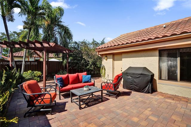 9355 NW 18th Place, Plantation, FL 33322
