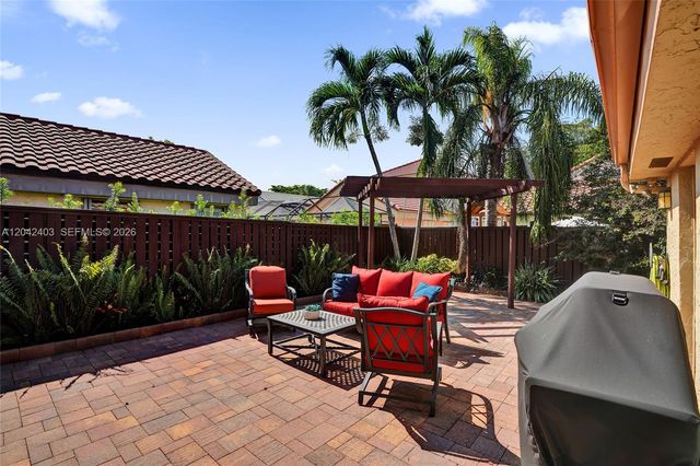 9355 NW 18th Place, Plantation, FL 33322
