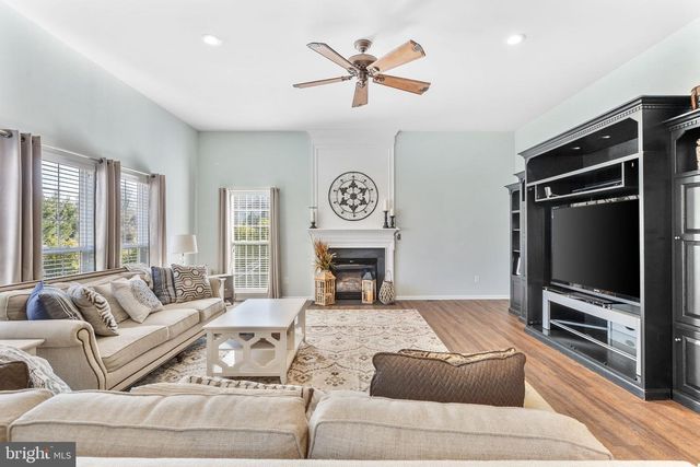 212 EAGLE GLEN DR, Coatesville, PA 19320