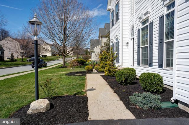 212 EAGLE GLEN DR, Coatesville, PA 19320