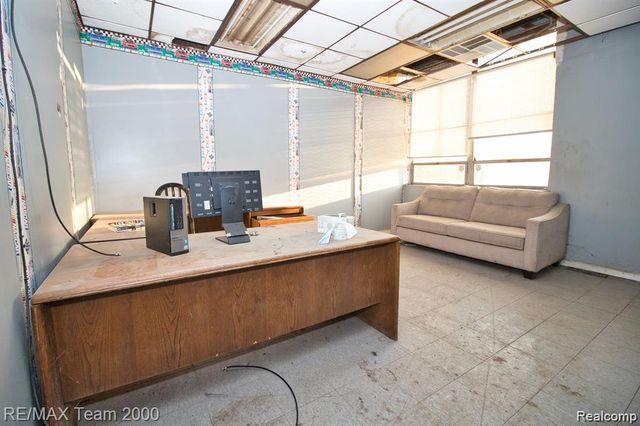 8401 W Chicago, Detroit, MI 48204