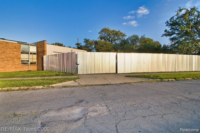 8401 W Chicago, Detroit, MI 48204