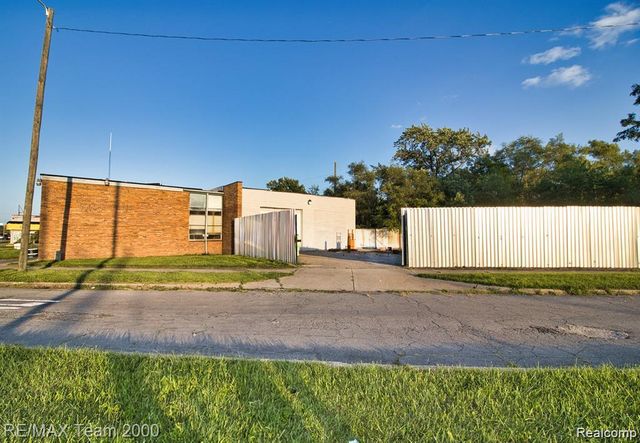 8401 W Chicago, Detroit, MI 48204