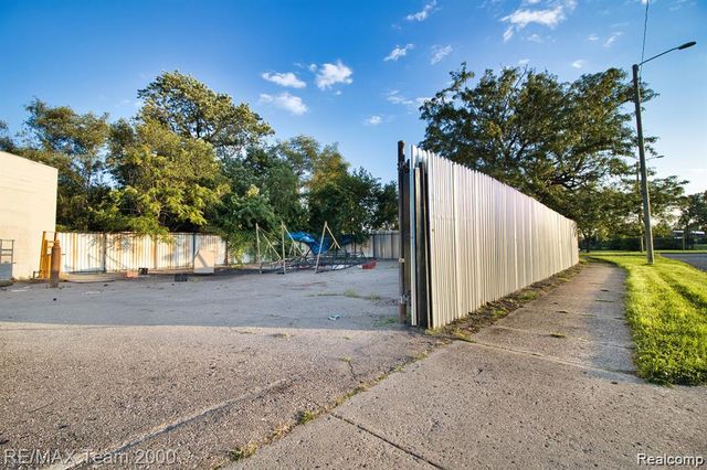 8401 W Chicago, Detroit, MI 48204