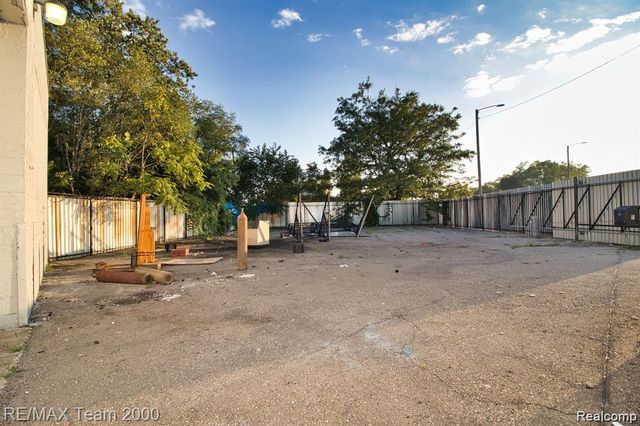 8401 W Chicago, Detroit, MI 48204